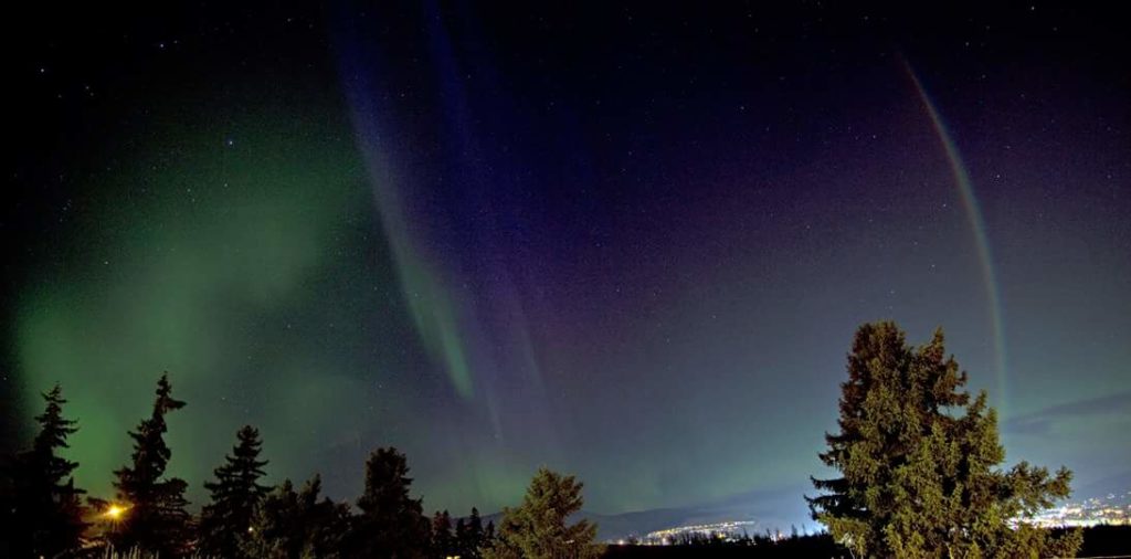 Aurora seen from Vernon BC 22 Apr by Jerry Mason